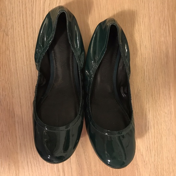Vera Wang patent leather flats - Picture 2 of 3