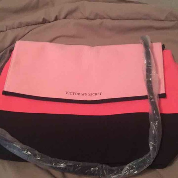 Victoria's Secret Cooler - Picture 2 of 2