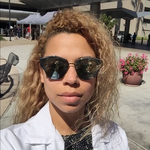 Meet your Posher, Nicole