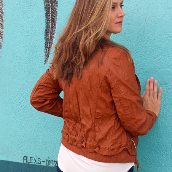 🚫SOLD🚫 Caramel Bomber Jacket - Picture 3 of 4