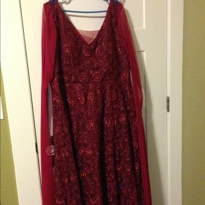 🛍 Custom made, burgundy formal dress with train.