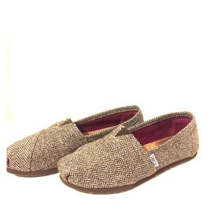 TOMS Herringbone flat in chocolate and gold