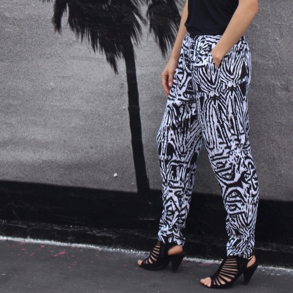 Black/White Graphic Harem Pants - Picture 2 of 6