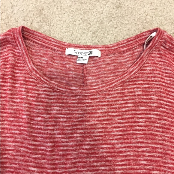 Red and white quarter sleeve top - Picture 3 of 3