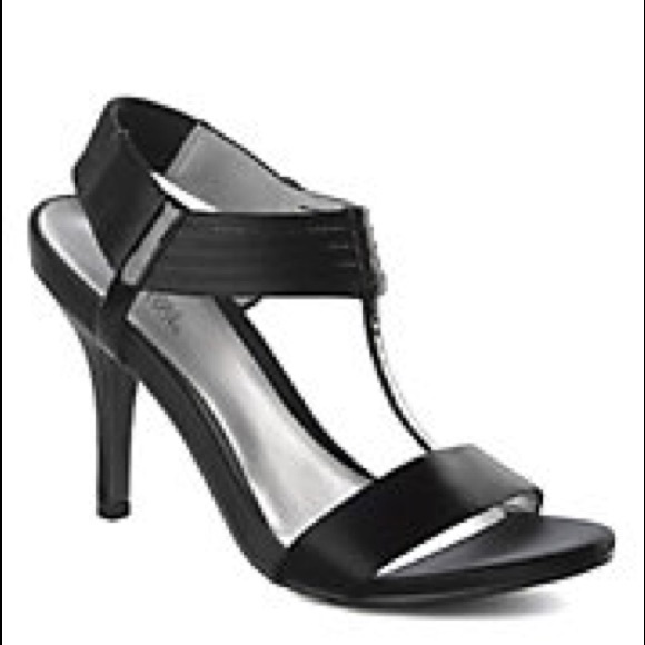Kenneth Cole reaction heels