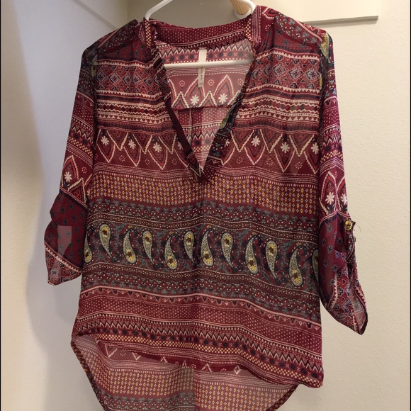 Maroon quarter sleeve top with cute pattern - Picture 2 of 4