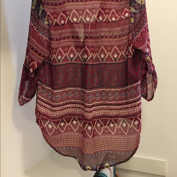 Maroon quarter sleeve top with cute pattern - Picture 3 of 4