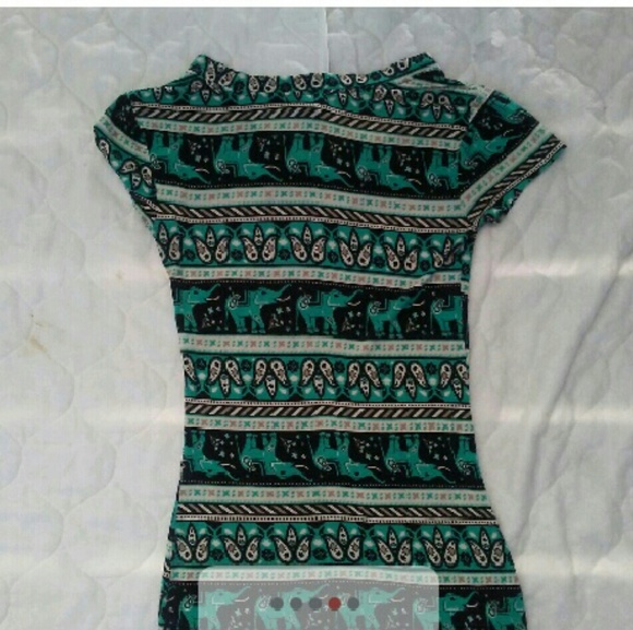 Cute patterned top - Picture 2 of 4