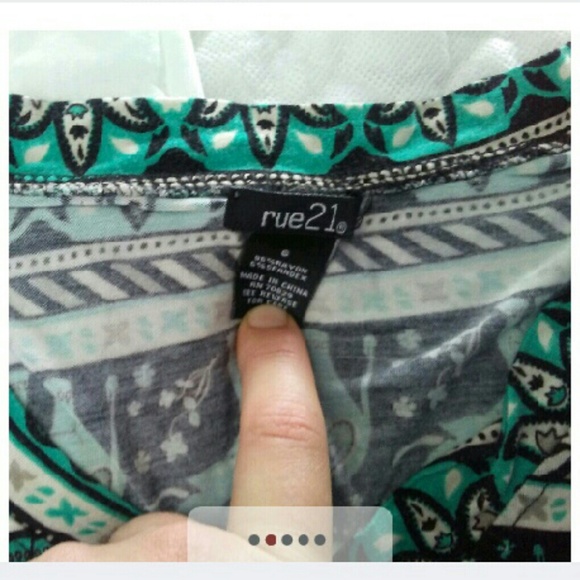 Cute patterned top - Picture 3 of 4