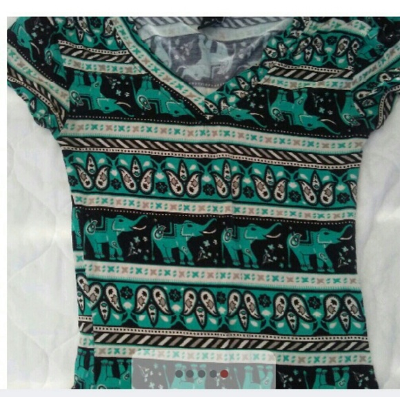 Cute patterned top - Picture 4 of 4