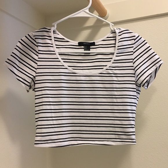 Two crop tops - Picture 3 of 4