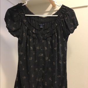 Gray American Eagle Outfitters scoop neck shirt