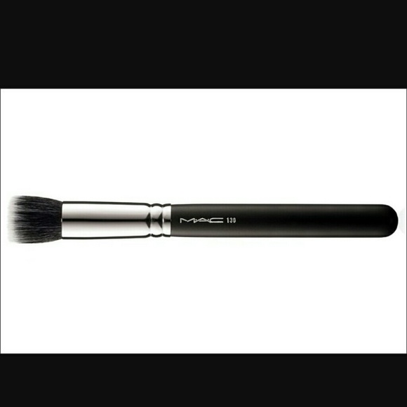 Authentic MAC stipple brush #130 duo short fibers