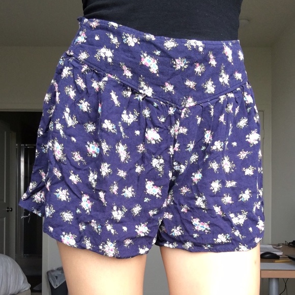Navy blue skort with floral print - Picture 1 of 2