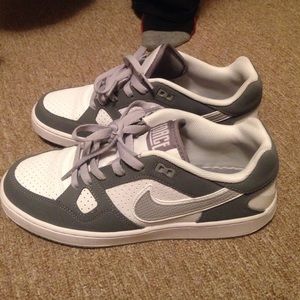 NIKE FORCE GREY & WHITE Size 9