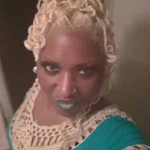 Meet your Posher, Lynda