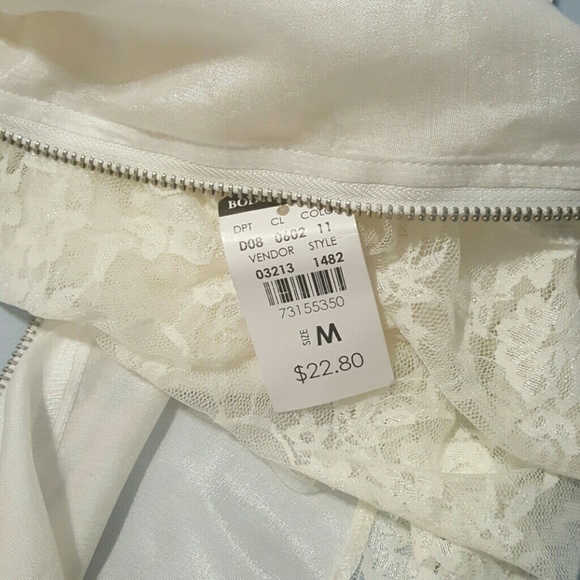 Laced back ruffled cleavage zip up white blouse - Picture 3 of 3