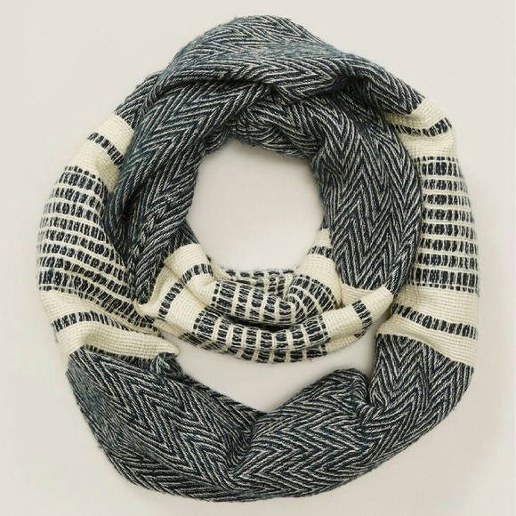 Ann Taylor LOFT Navy Blanket Stripe infinity scarf
