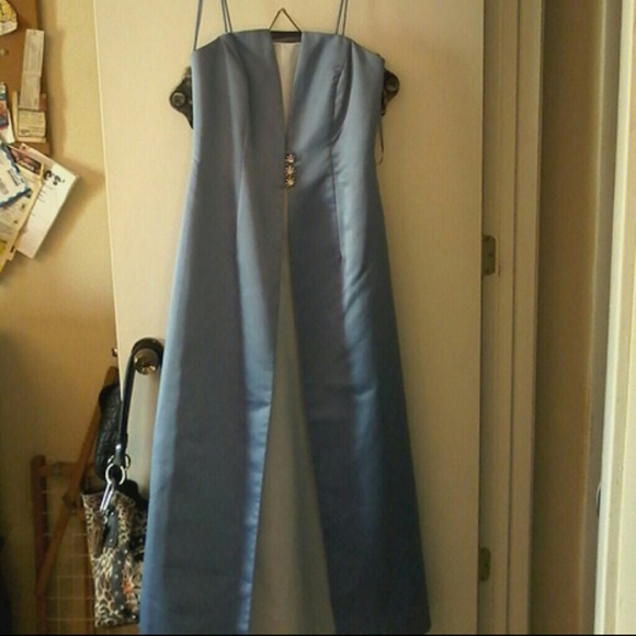 Dress - Picture 3 of 3