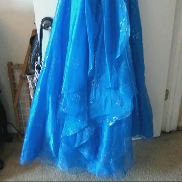 Gown - Picture 4 of 4
