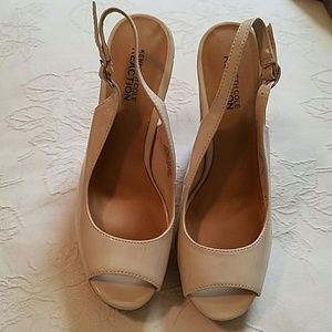Nude Kenneth Cole Reaction Wedges