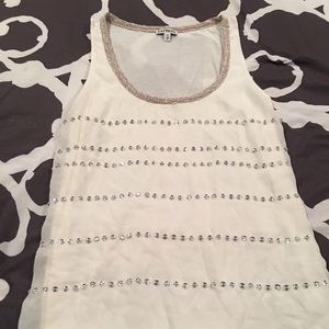 White top with diamond strips