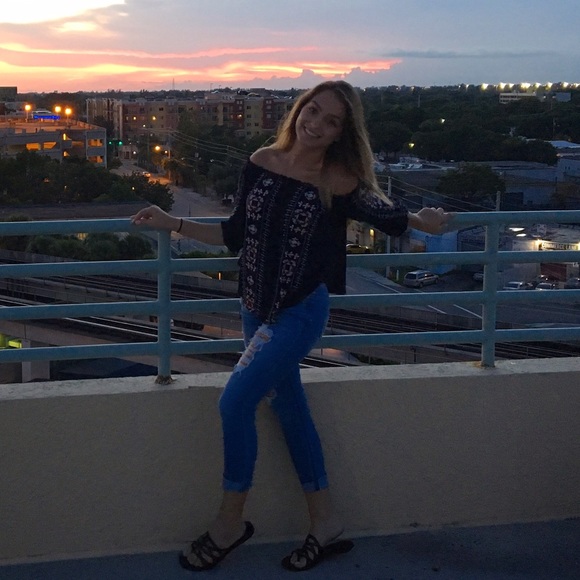 Meet your Posher, Monica - Picture 1 of 1