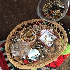 Costume Jewlery. Lots of pieces.