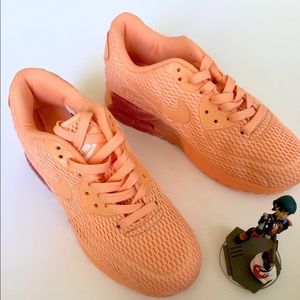 Woman's Nike air max 90 size 8.5
