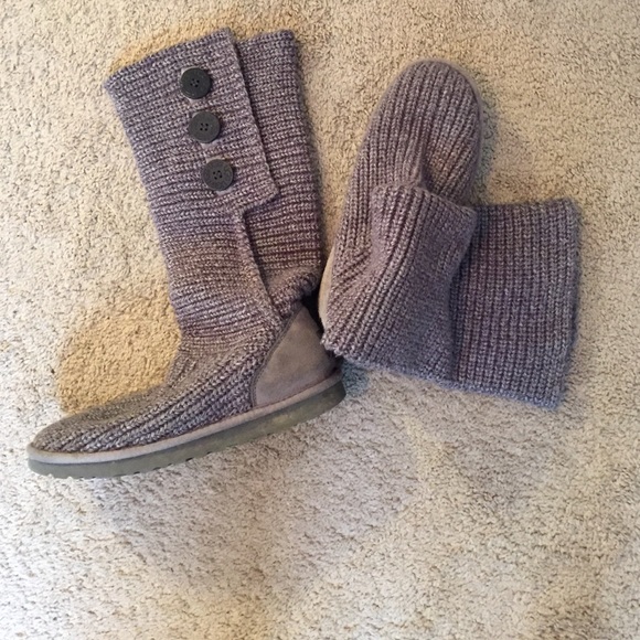 Ugg classic cardy boots size 8