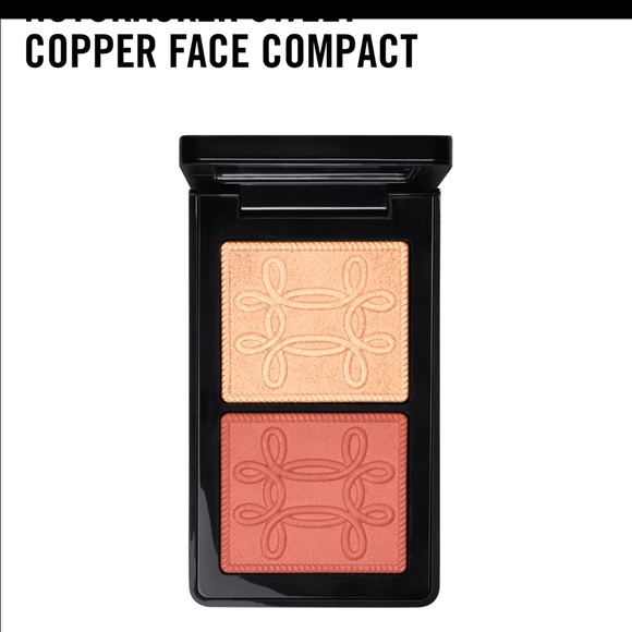 Mac Nutcracker sweet whisper face compact - Picture 1 of 1