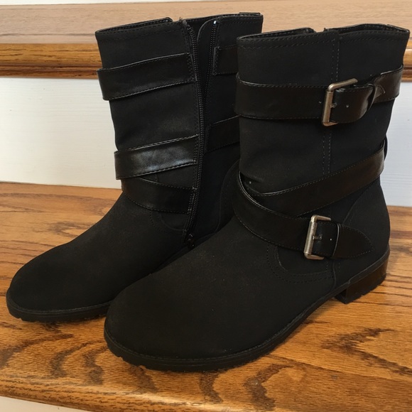 Size 7.5 Black cloth with leather straps/buckles.