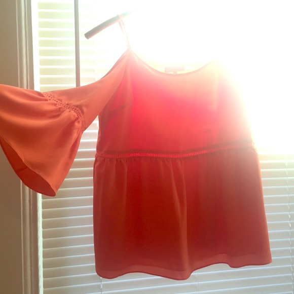 Off the shoulder. One State brand top. Size small. - Picture 1 of 3