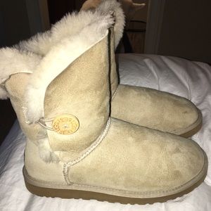 Ugg Bailey button boots !
