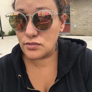 Meet your Posher, Elvia