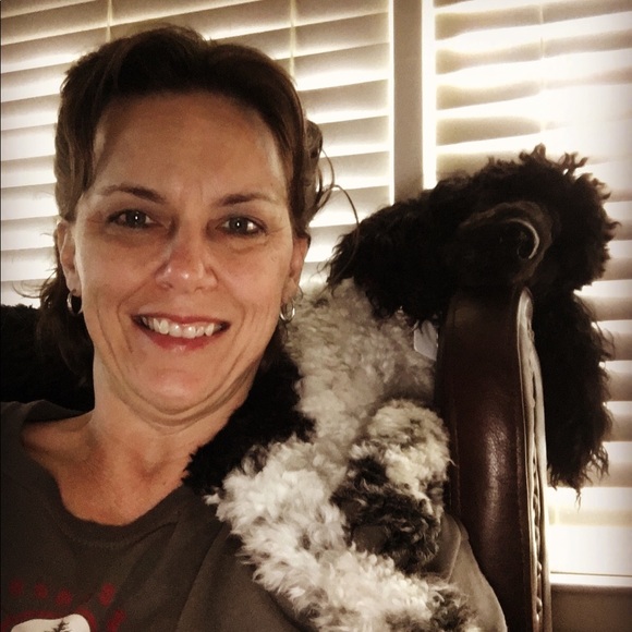 Meet your Posher, Julie - Picture 2 of 4