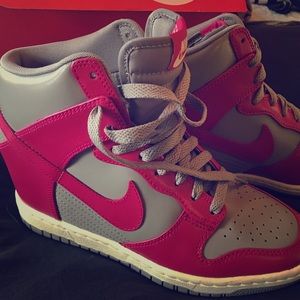 Women's Dunk  sky Nike Sneaker boot. Size 7.5