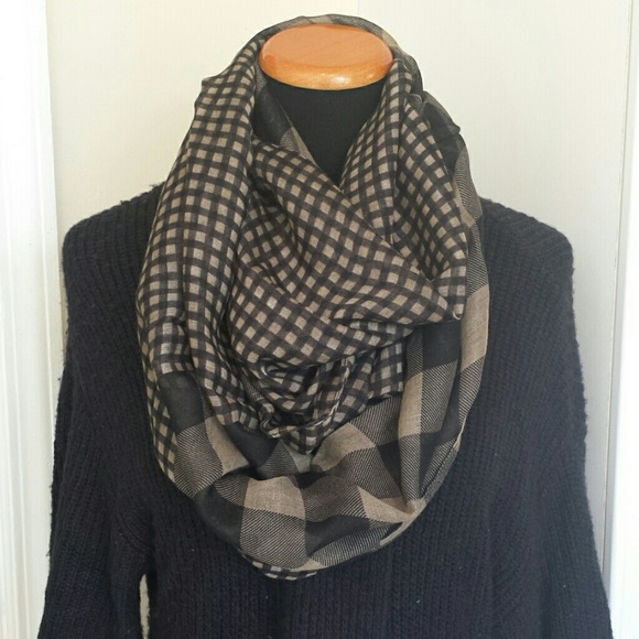 Accessories - NWOT checkered plaid gingham infinity scarf
