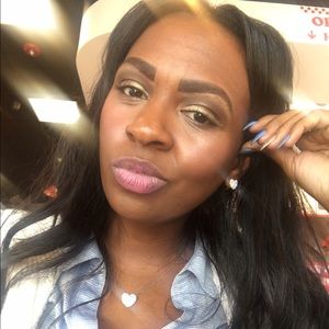 Meet your Posher, Iris