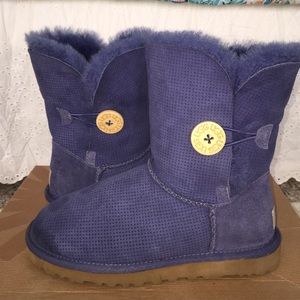 Authentic Ugg Bailey Button