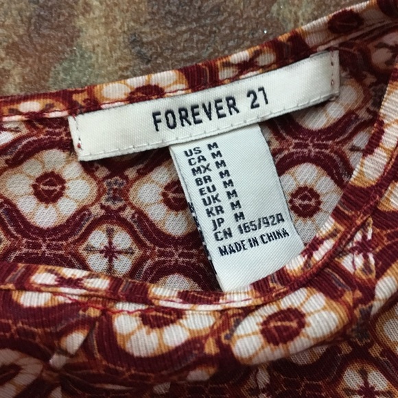 Red pattern blouse - Picture 2 of 4