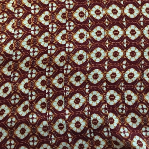 Red pattern blouse - Picture 3 of 4