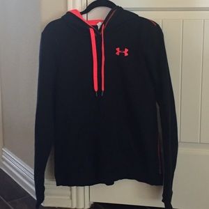 Women's barely worn Under Armour sweatshirt