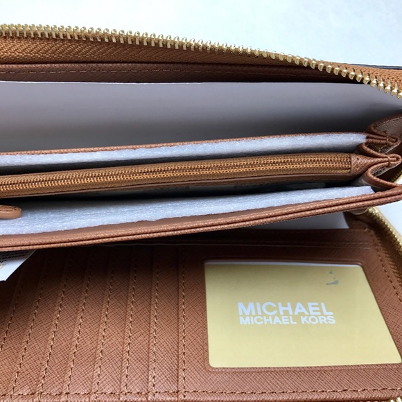 Michael Kors Wristlet Wallet