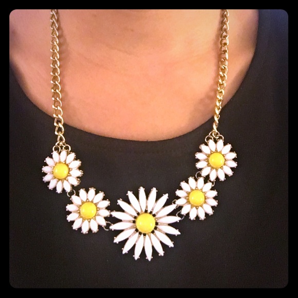 Daisy statement necklace