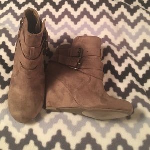 NWOT Nine West Wedge Booties