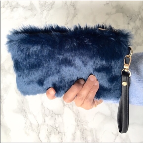Vikki fun faux fur wristlet - Picture 2 of 3