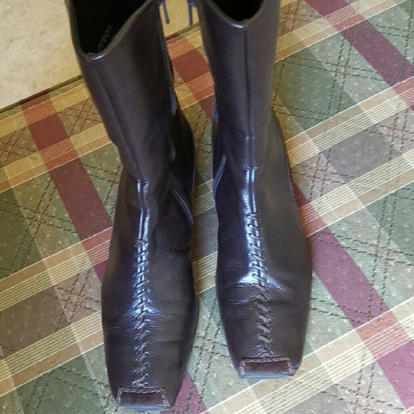 Brown Leather boots. Ankle Boots. Suede trim.