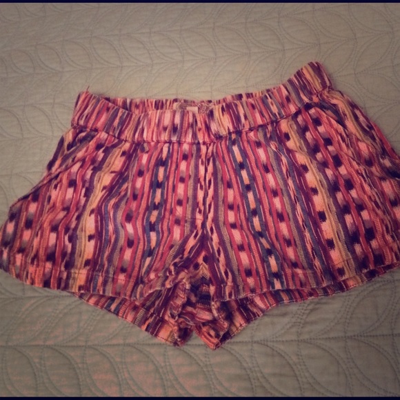 URBAN OUTFITTERS Ecote multi-colored boho shorts