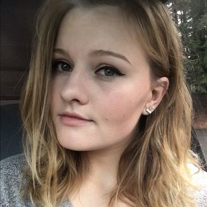 Meet your Posher, Courtney